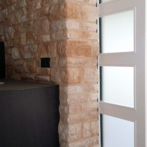 AF-puertas-entre-piedras-naturales-5