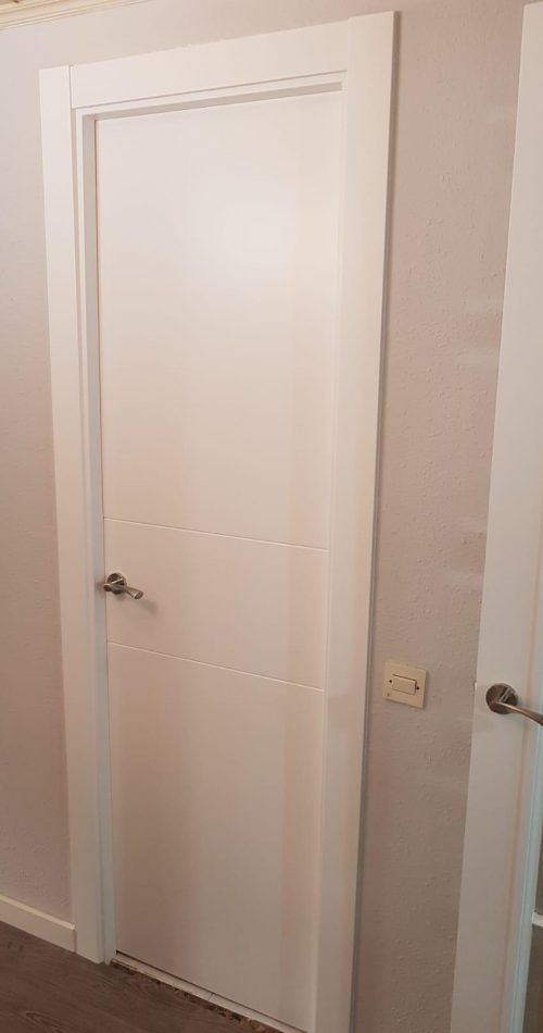 un-piso-con-puertas-blanco-nieve-6-500x950 un-piso-con-puertas-blanco-nieve-6-500x950